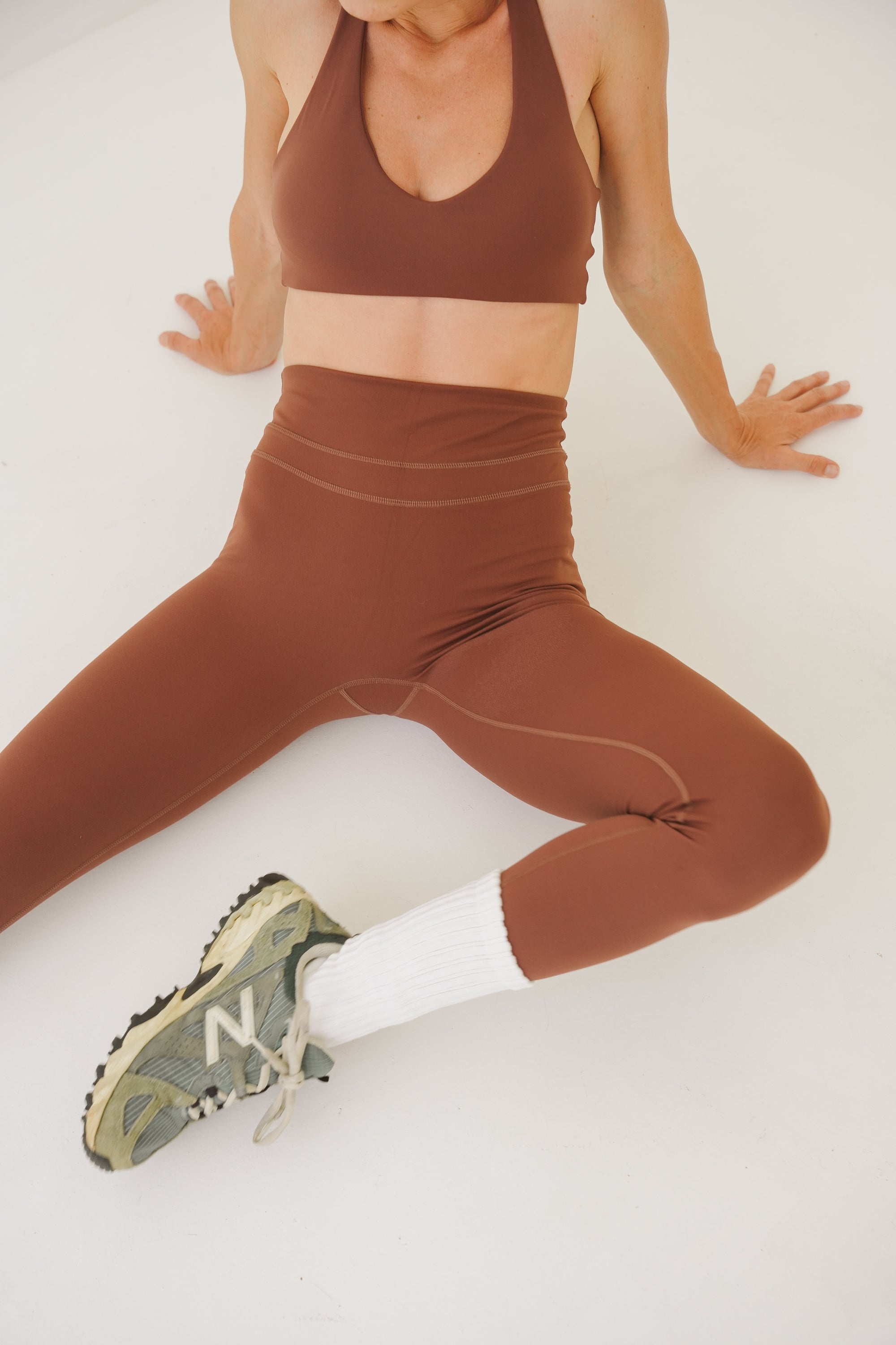 FORM Twist Bra Top - Chocolate